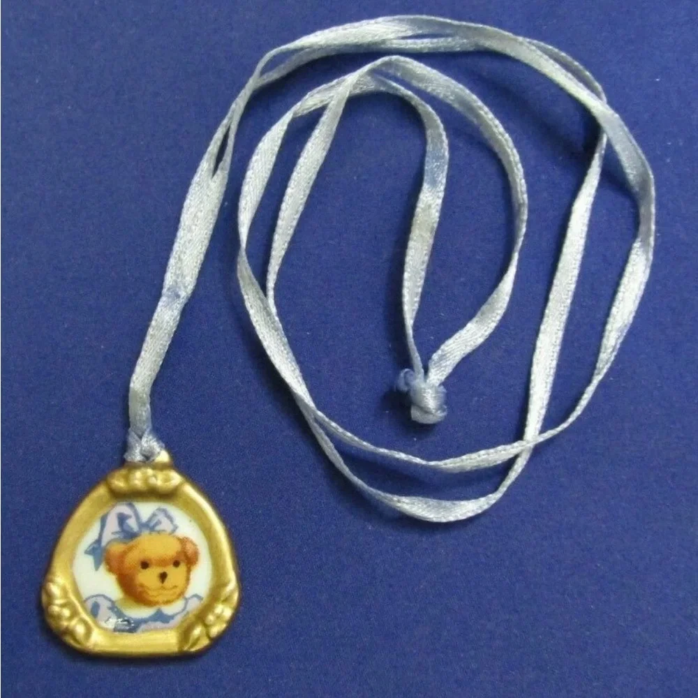 NEW 1997 NABCO VanderBear Muffy Club Exclusive necklace